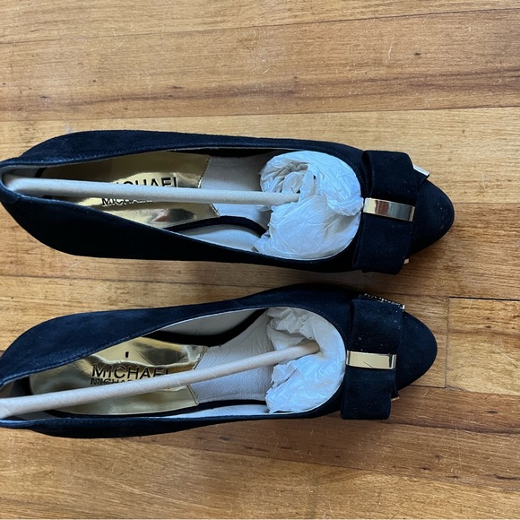 Michael Kors Delphine Pump Black Suede 7 - Picture 3 of 10